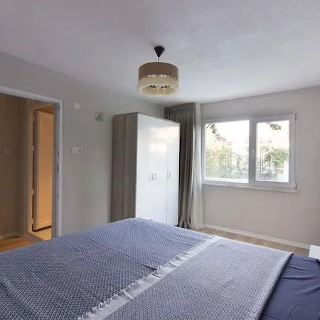 Spacious Exquisite 5br With Private Pool Вілла