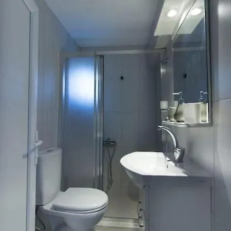 Spacious Exquisite 5br With Private Pool Айвалик