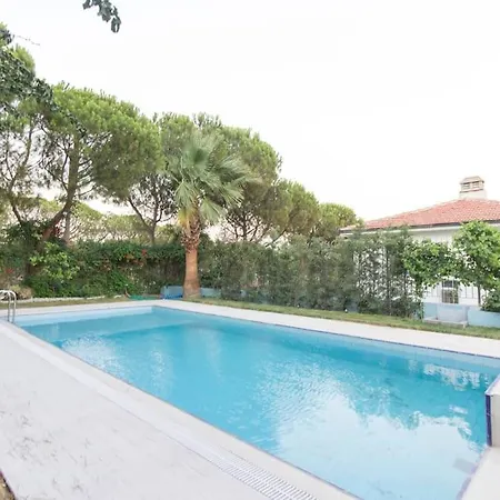 Spacious Exquisite 5br With Private Pool * Айвалик