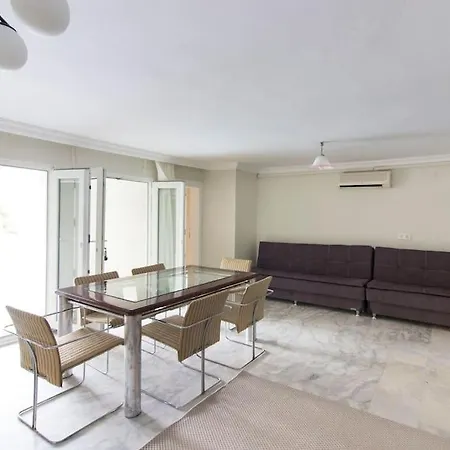 Вілла Spacious Exquisite 5br With Private Pool