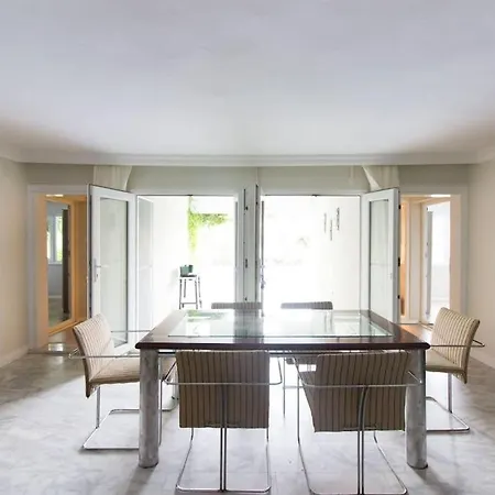 Spacious Exquisite 5br With Private Pool Вілла