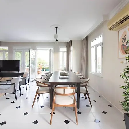 Вілла Spacious Exquisite 5br With Private Pool