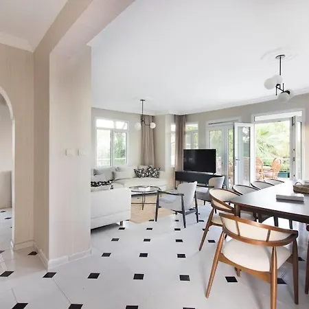 Spacious Exquisite 5br With Private Pool