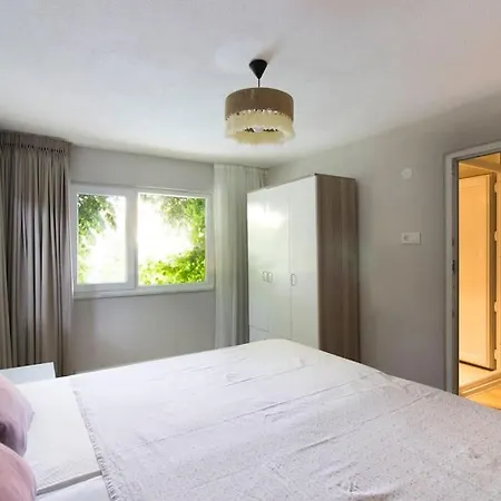 Вілла Spacious Exquisite 5br With Private Pool *