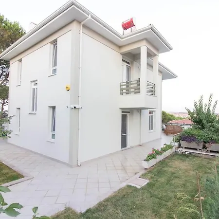 Spacious Exquisite 5br With Private Pool Вілла